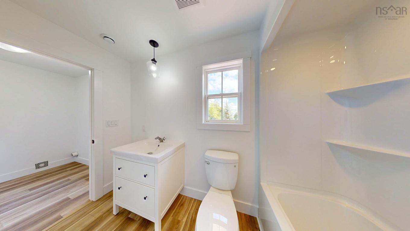 496 Highland Avenue, Windsor, NS - Indoor Photo Showing Bathroom