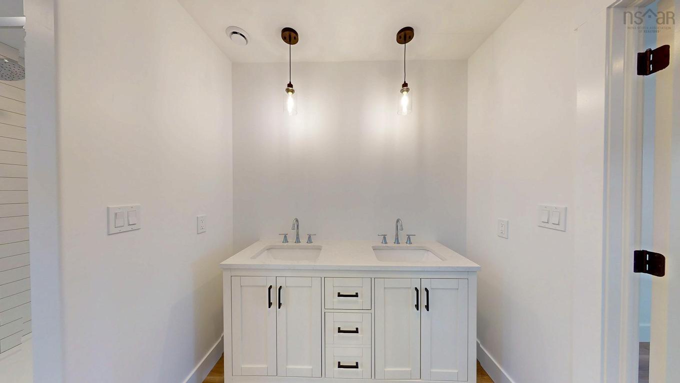 496 Highland Avenue, Windsor, NS - Indoor