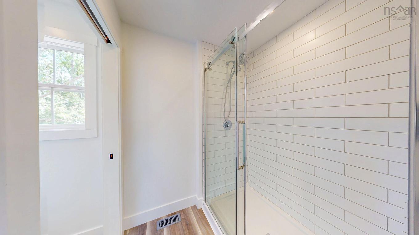 496 Highland Avenue, Windsor, NS - Indoor Photo Showing Bathroom