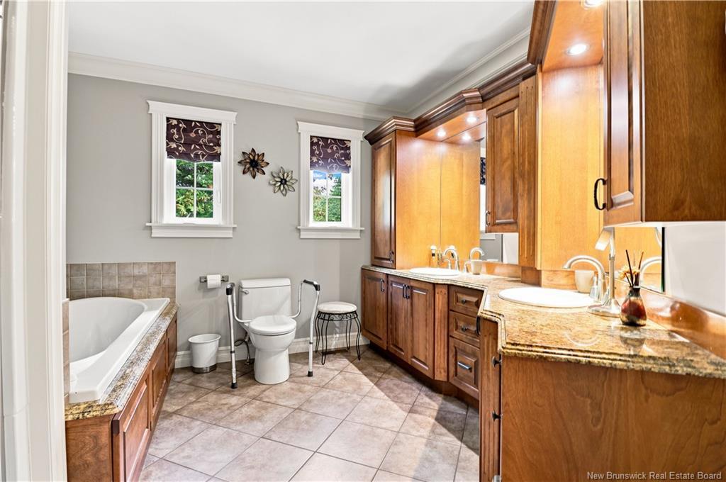 51 Bayshore Dr, Bathurst, NB