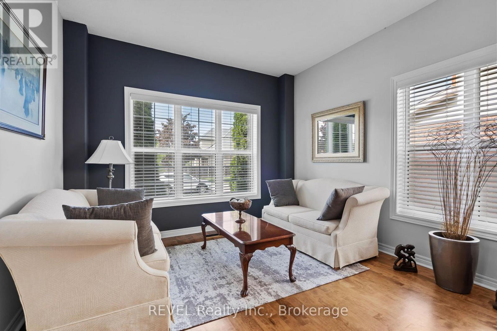 16 Maracay Way, St. Catharines (Grapeview), ON - Indoor Photo Showing Living Room