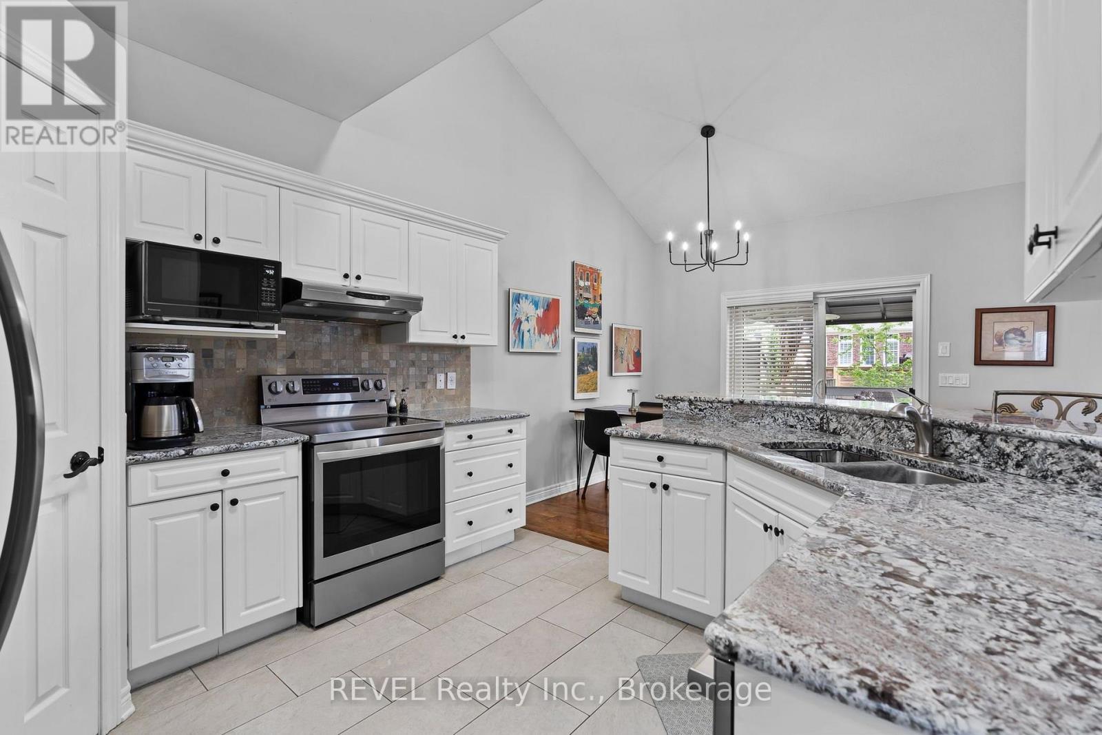 16 Maracay Way, St. Catharines (Grapeview), ON - Indoor Photo Showing Kitchen With Double Sink
