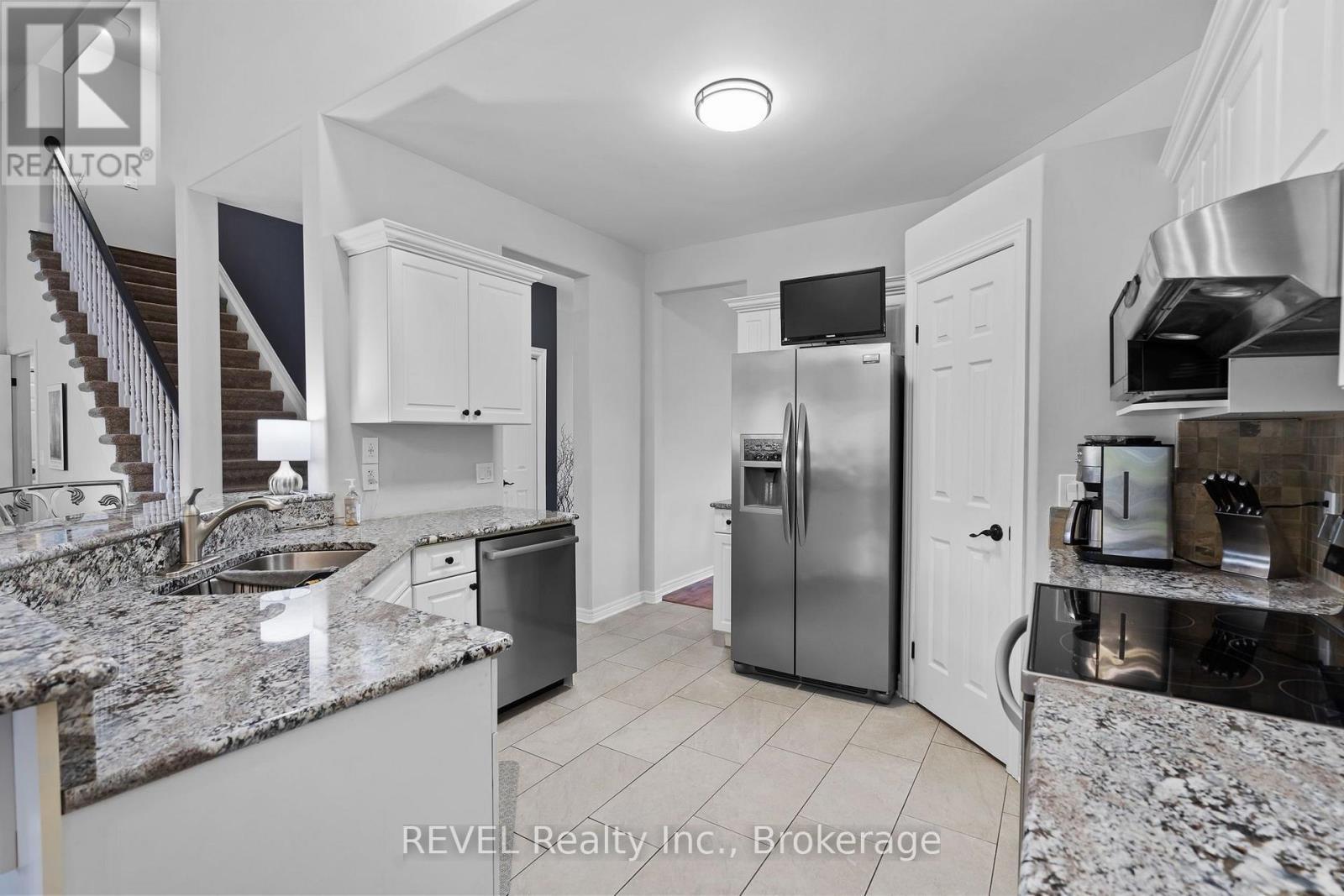 16 Maracay Way, St. Catharines (Grapeview), ON - Indoor Photo Showing Kitchen With Double Sink