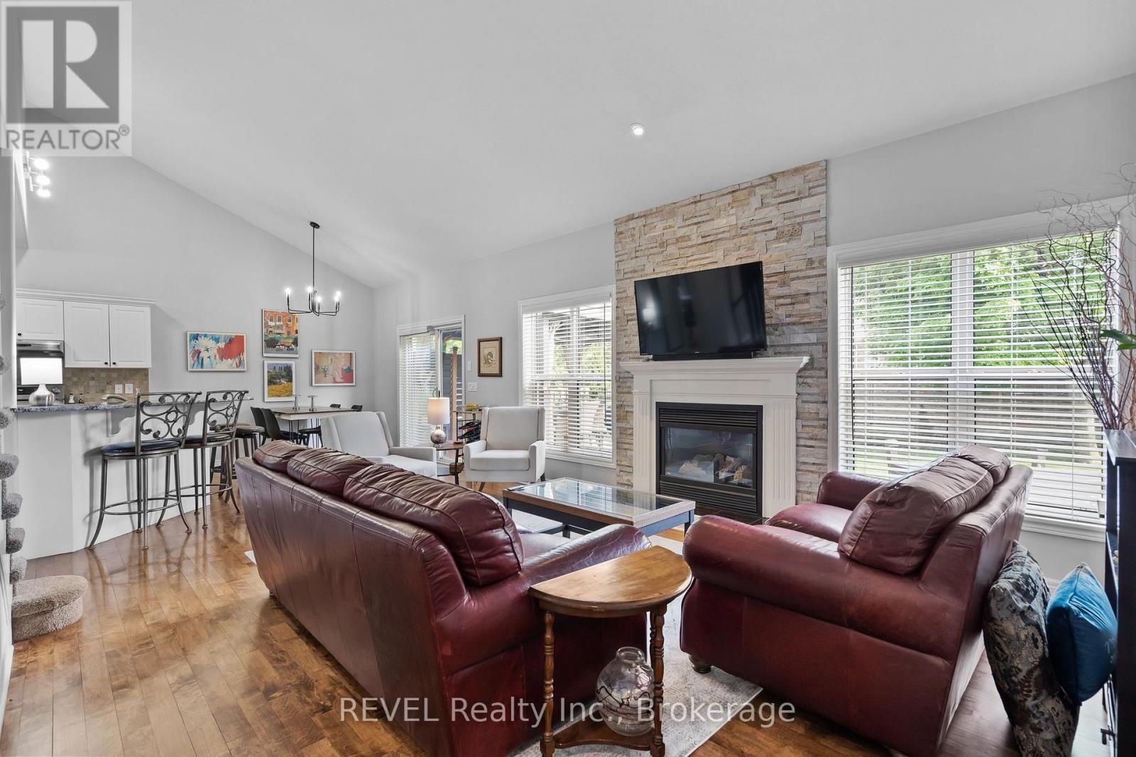 16 Maracay Way, St. Catharines (Grapeview), ON - Indoor Photo Showing Living Room With Fireplace