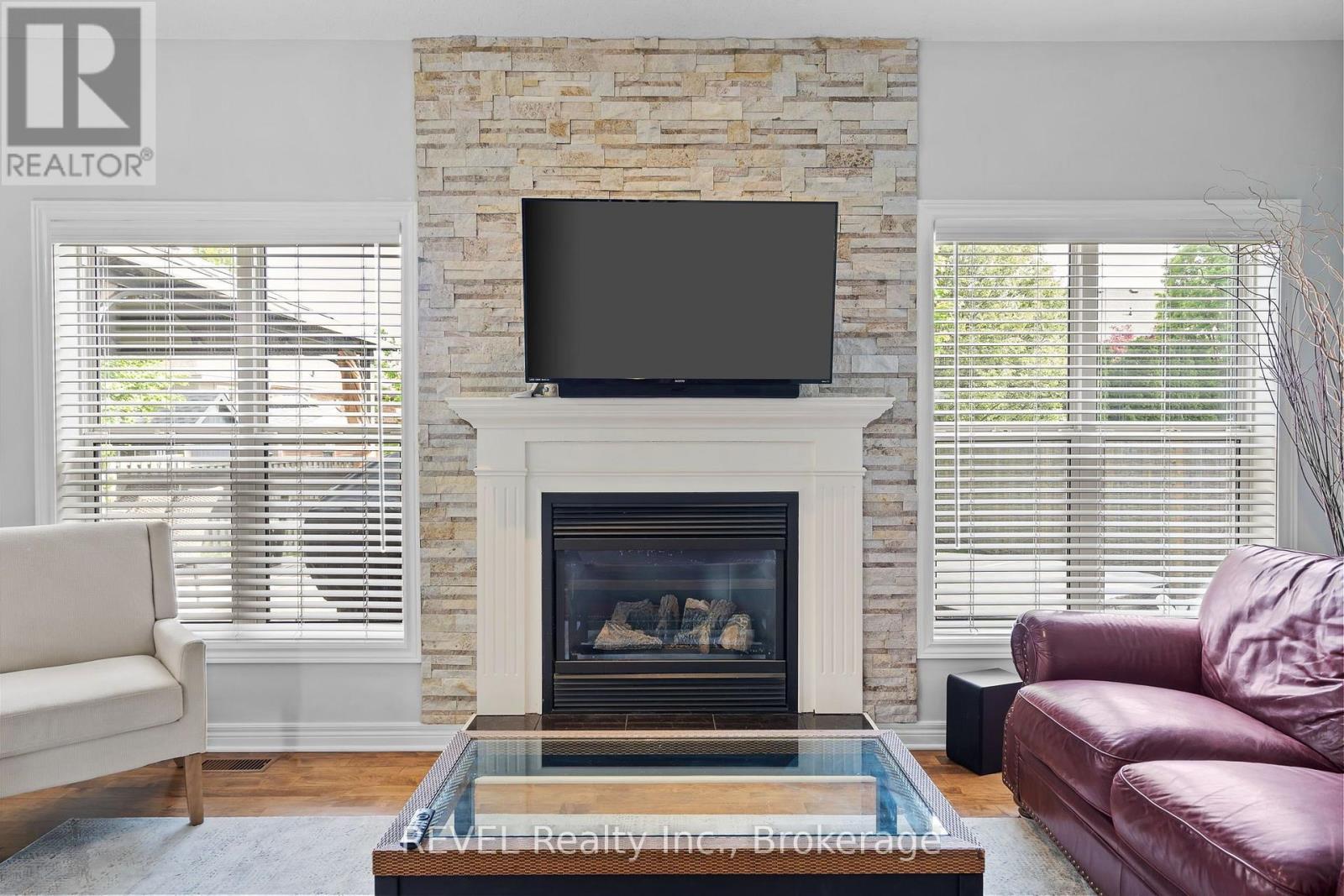 16 Maracay Way, St. Catharines (Grapeview), ON - Indoor Photo Showing Living Room With Fireplace