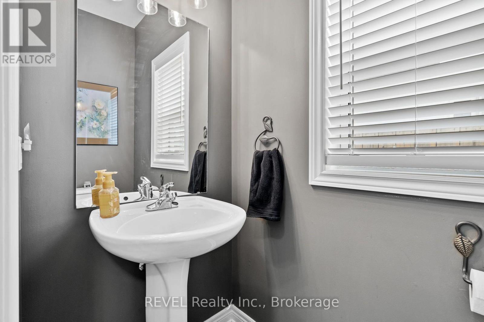 16 Maracay Way, St. Catharines (Grapeview), ON - Indoor Photo Showing Bathroom
