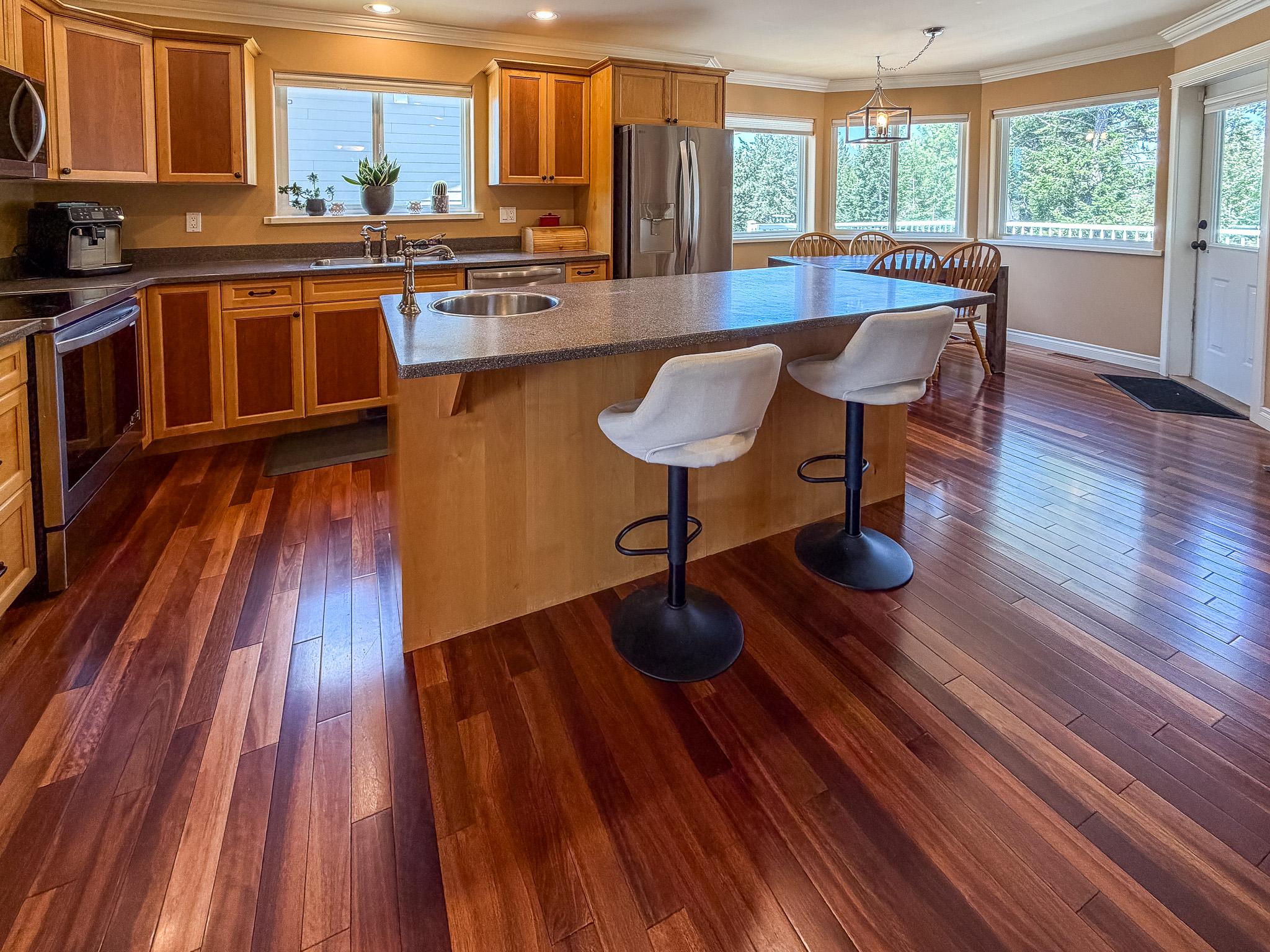 112 11Th Street, Cranbrook, BC - Indoor Photo Showing Kitchen With Double Sink