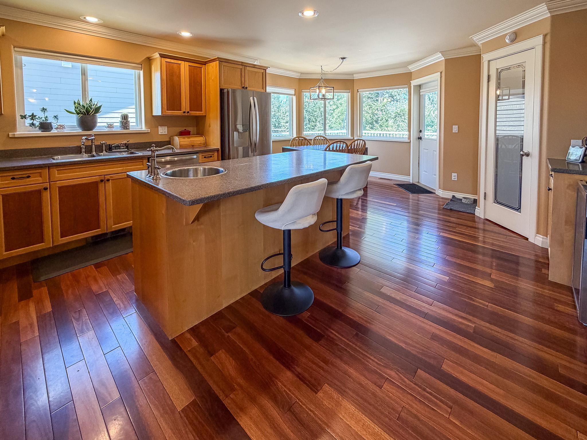 112 11Th Street, Cranbrook, BC - Indoor Photo Showing Kitchen With Double Sink