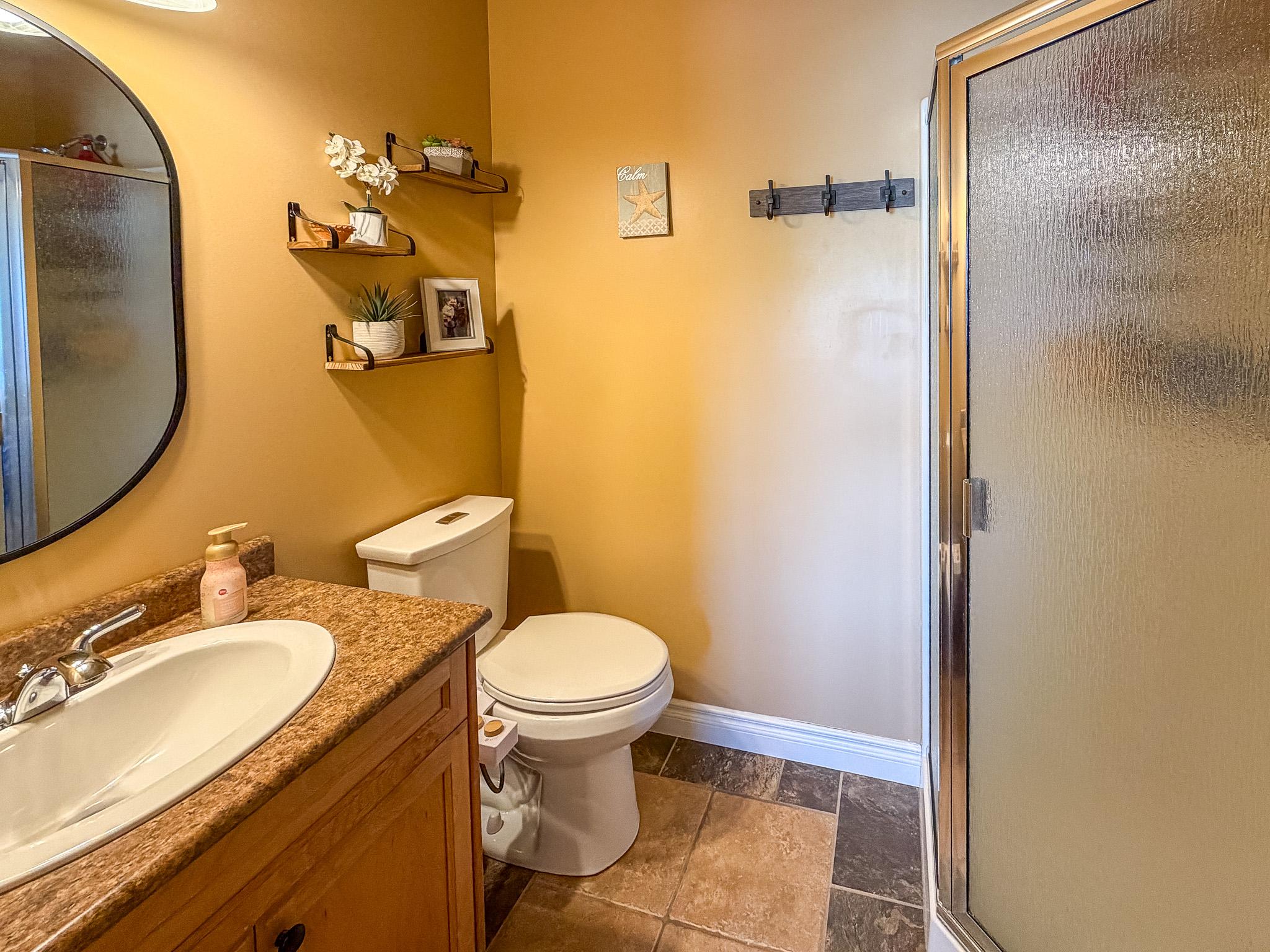 112 11Th Street, Cranbrook, BC - Indoor Photo Showing Bathroom