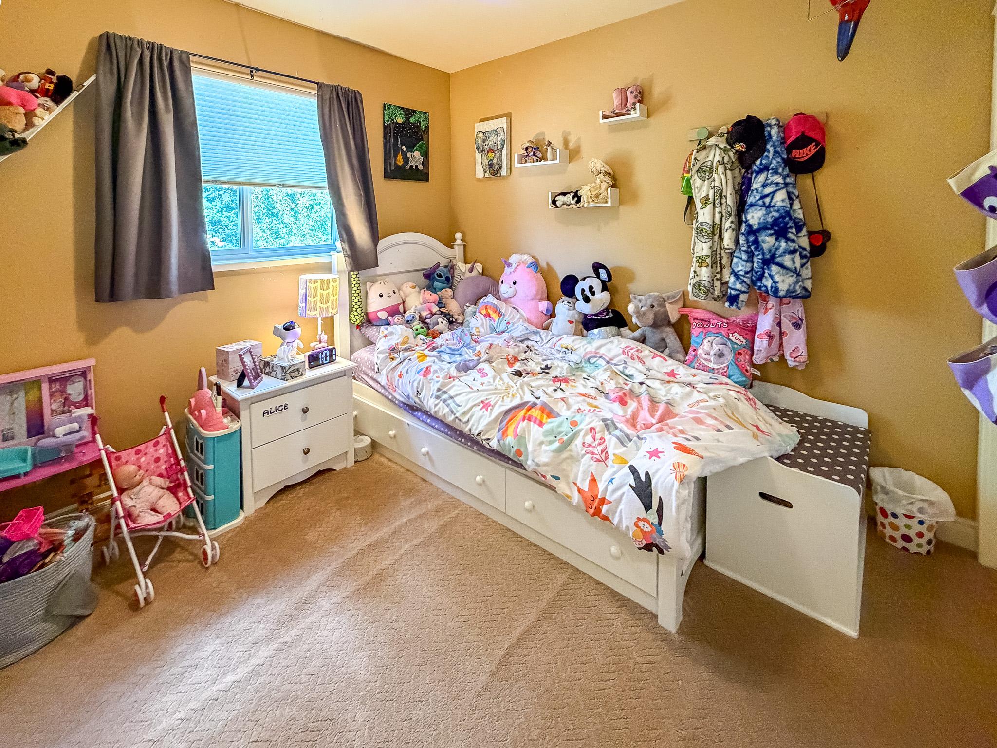 112 11Th Street, Cranbrook, BC - Indoor Photo Showing Bedroom