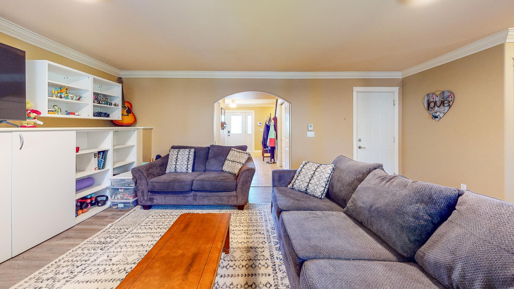 112 11Th Street, Cranbrook, BC - Indoor Photo Showing Living Room
