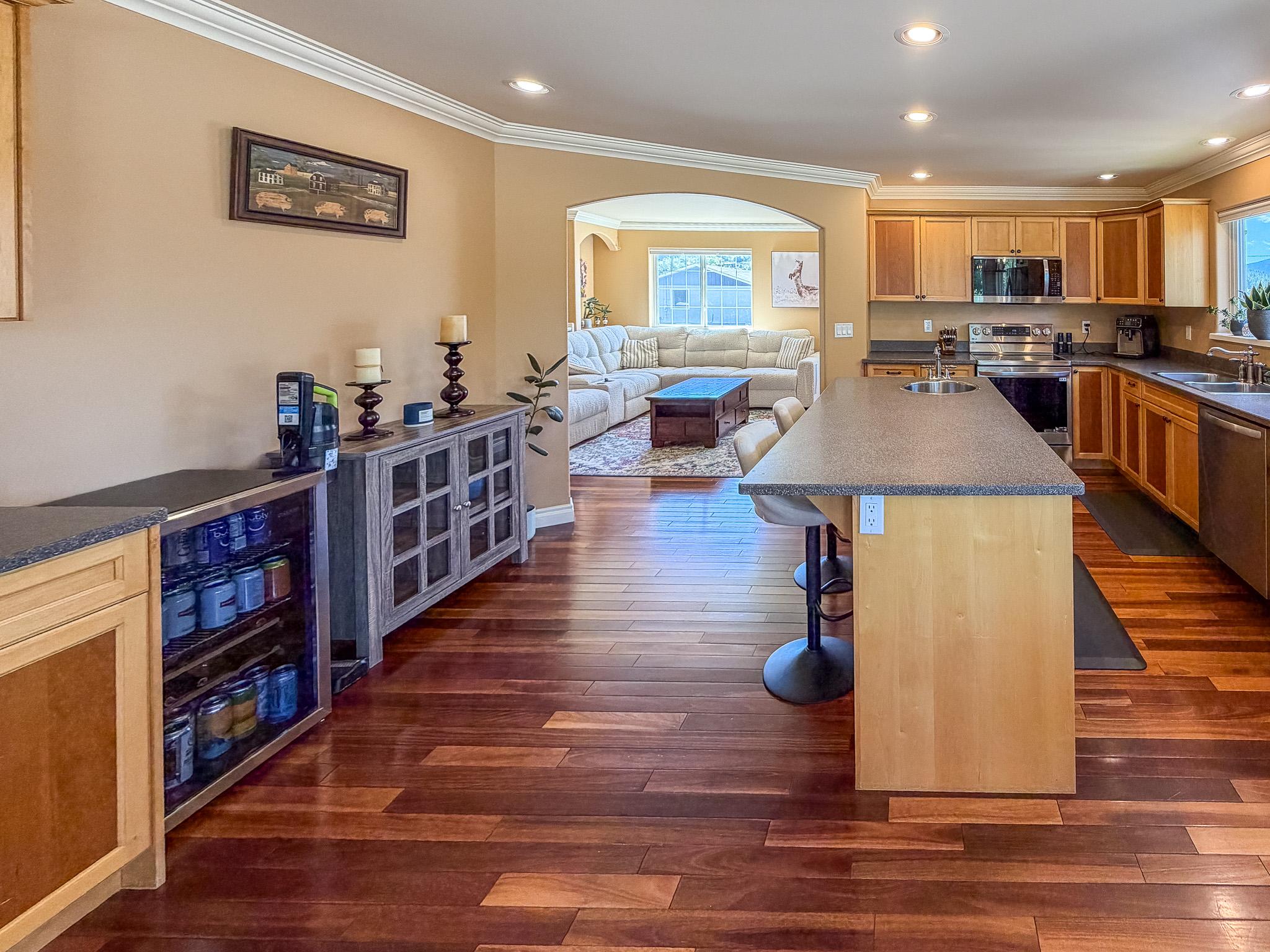 112 11Th Street, Cranbrook, BC - Indoor Photo Showing Kitchen With Double Sink