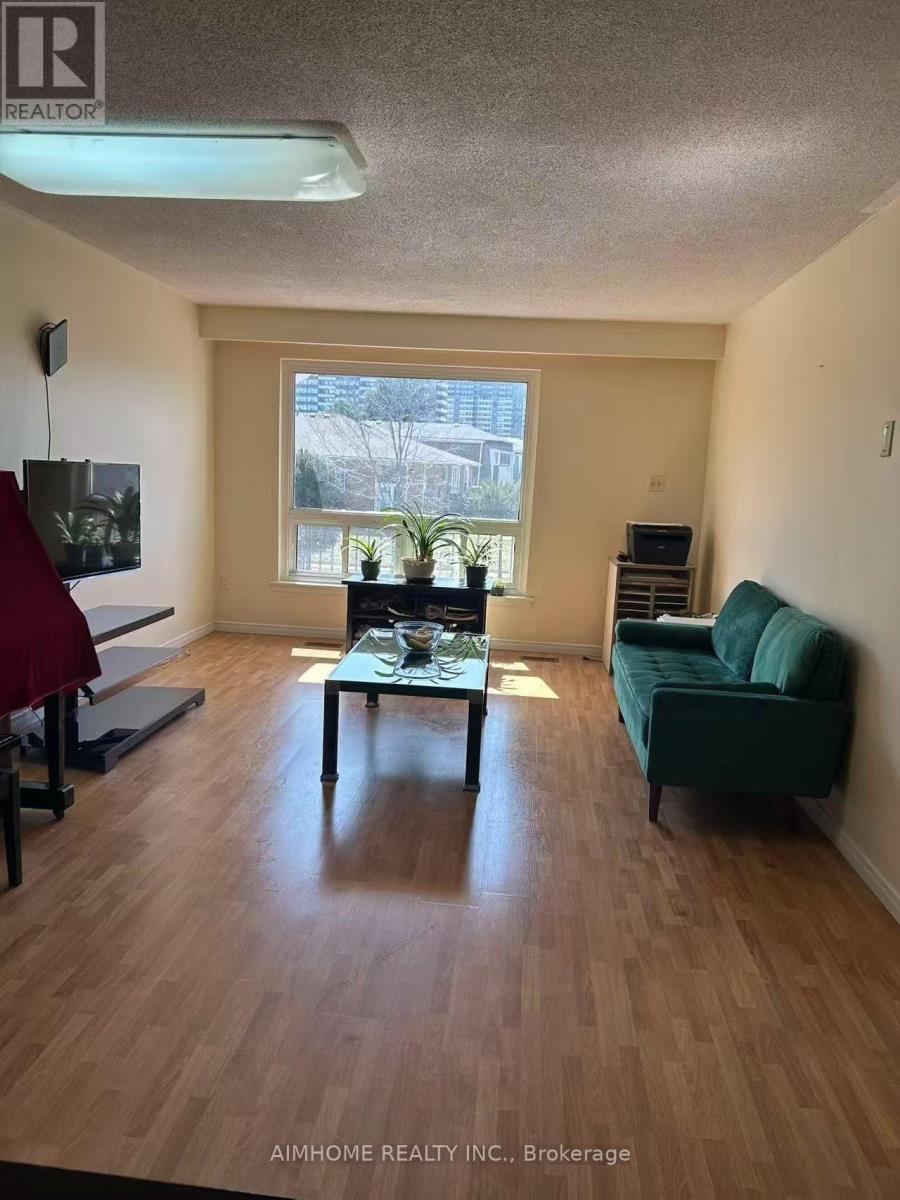 Upper - 17 Heatherside Drive, Toronto, ON