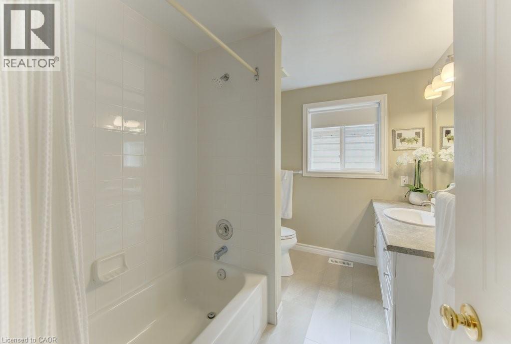 309 Pastern Trail, Waterloo, ON - Indoor Photo Showing Bathroom