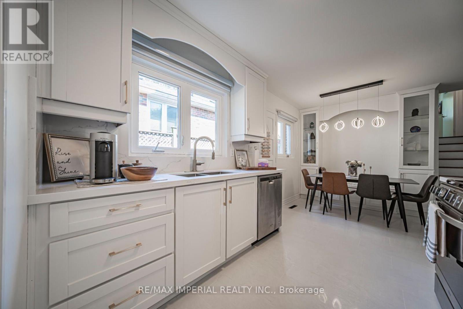 4 Quincy Crescent, Toronto, ON