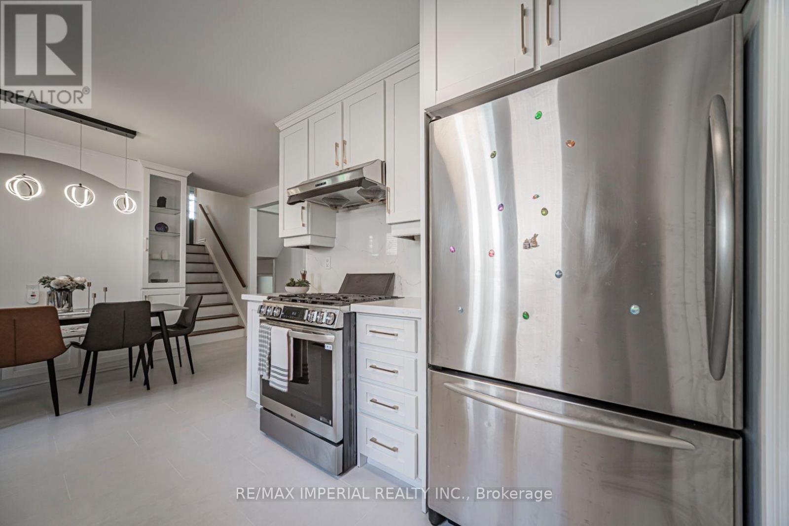 4 Quincy Crescent, Toronto, ON