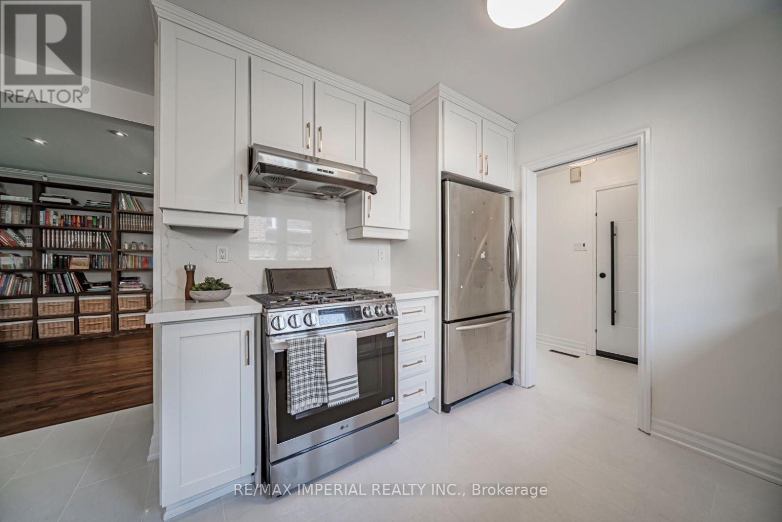 4 Quincy Crescent, Toronto, ON