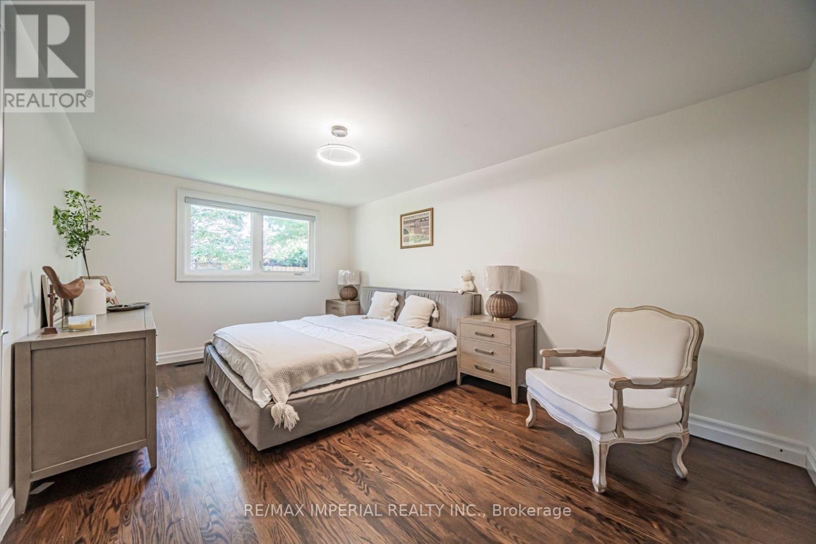 4 Quincy Crescent, Toronto, ON