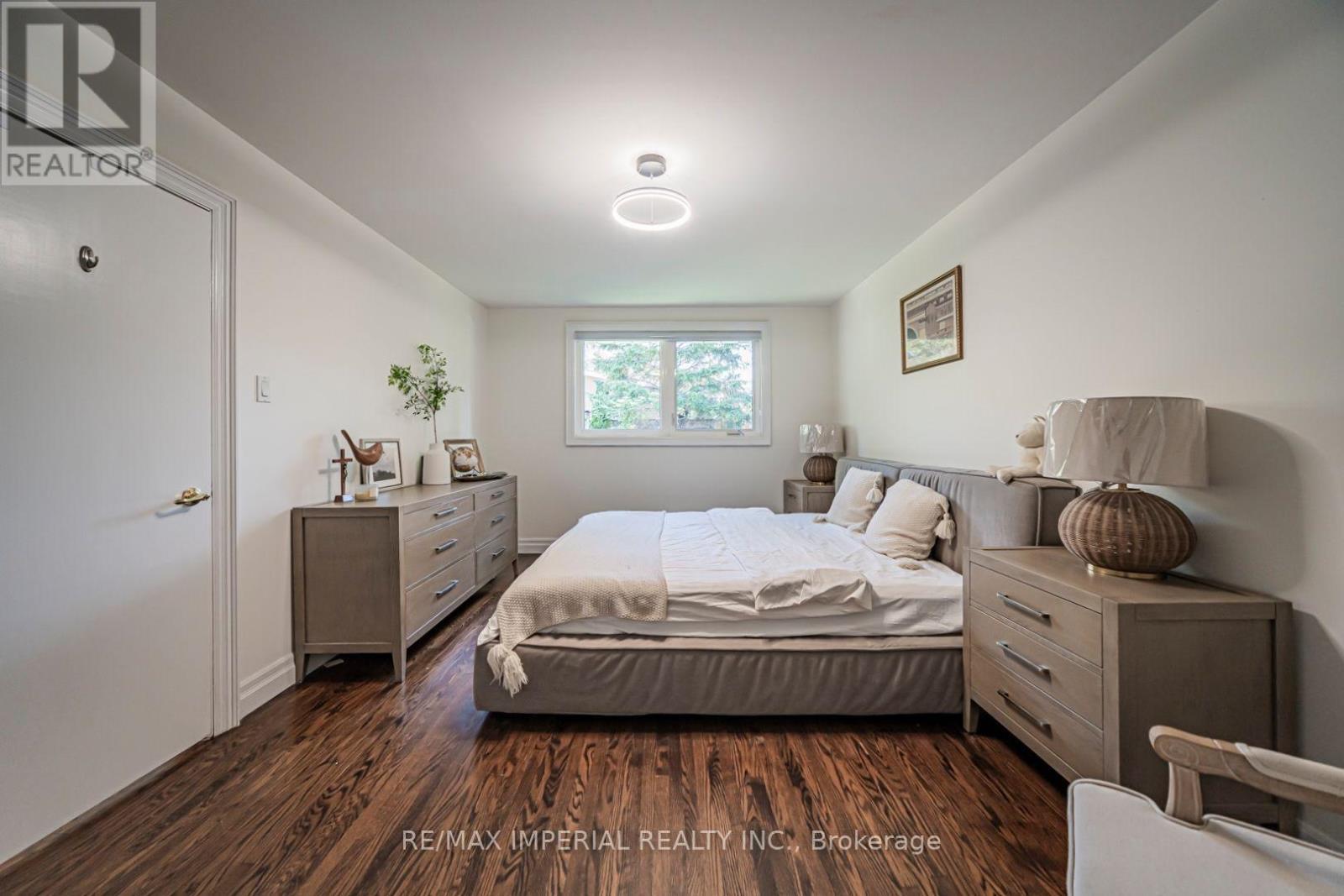 4 Quincy Crescent, Toronto, ON