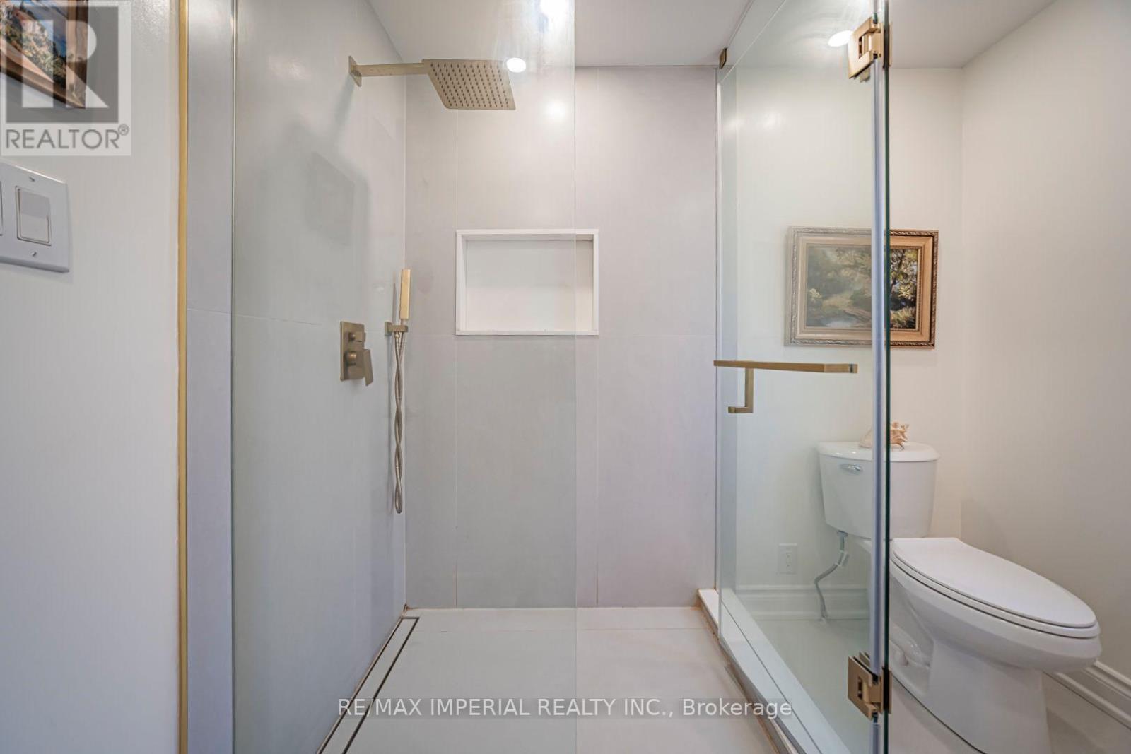 4 Quincy Crescent, Toronto, ON