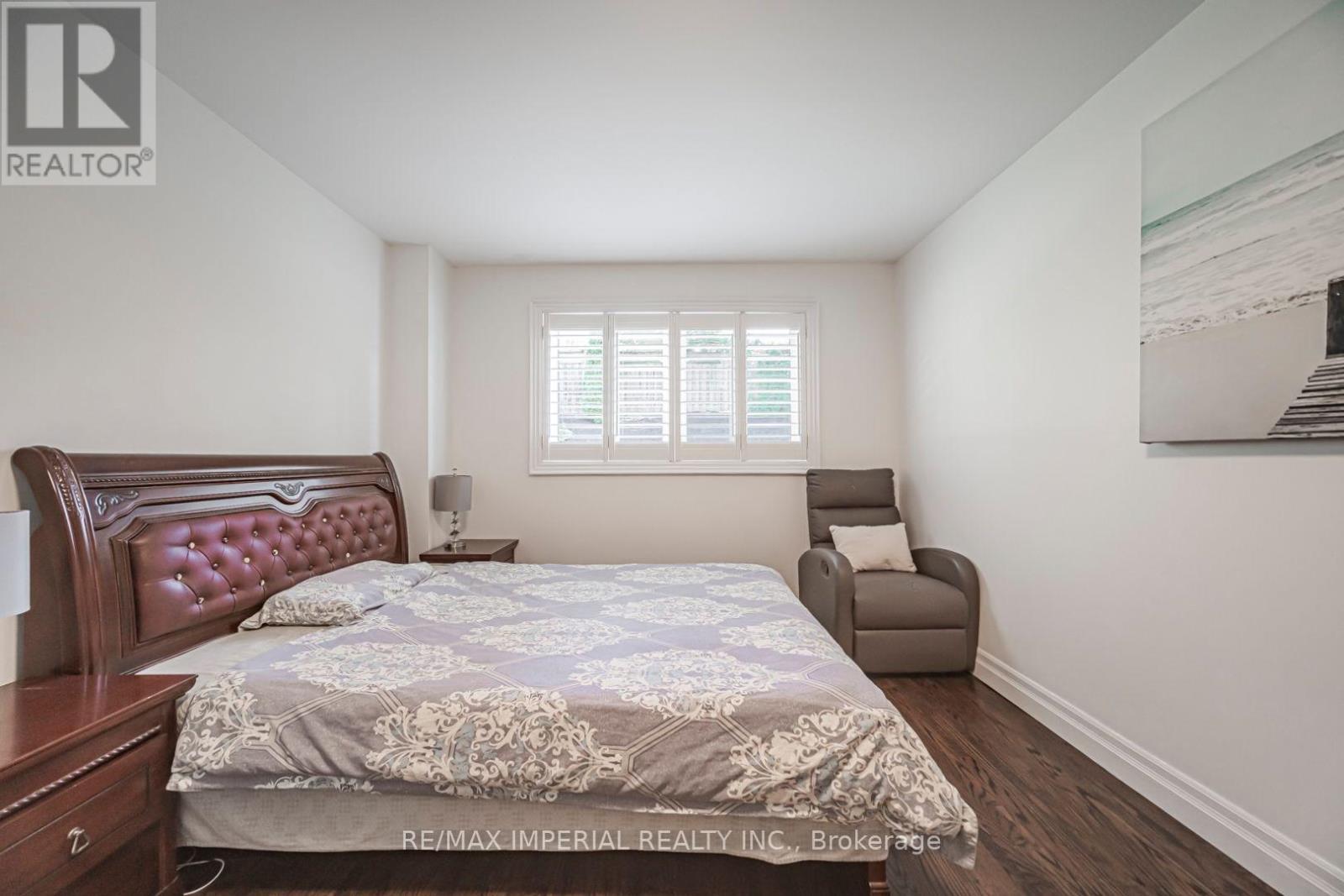 4 Quincy Crescent, Toronto, ON