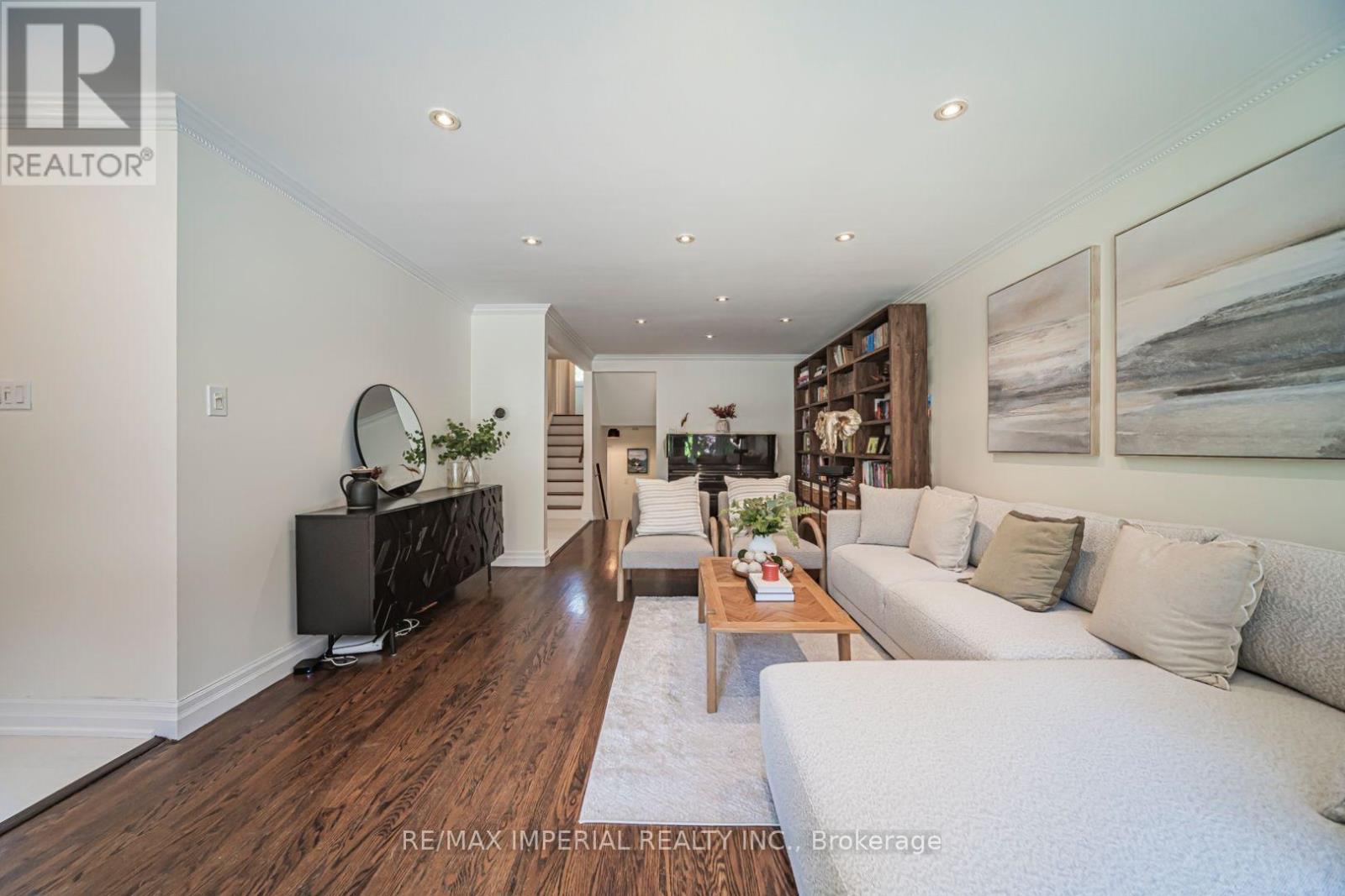 4 Quincy Crescent, Toronto, ON