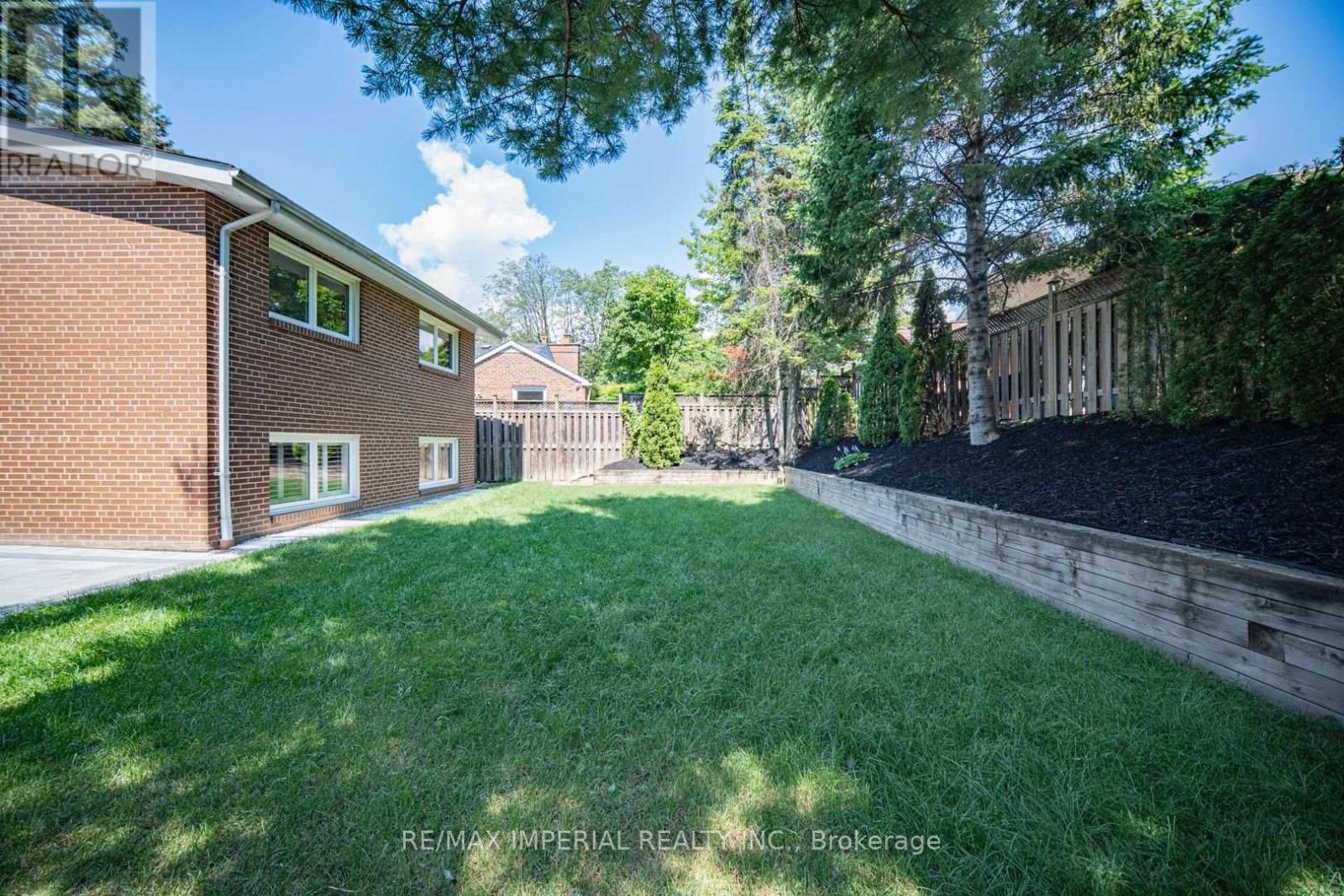 4 Quincy Crescent, Toronto, ON