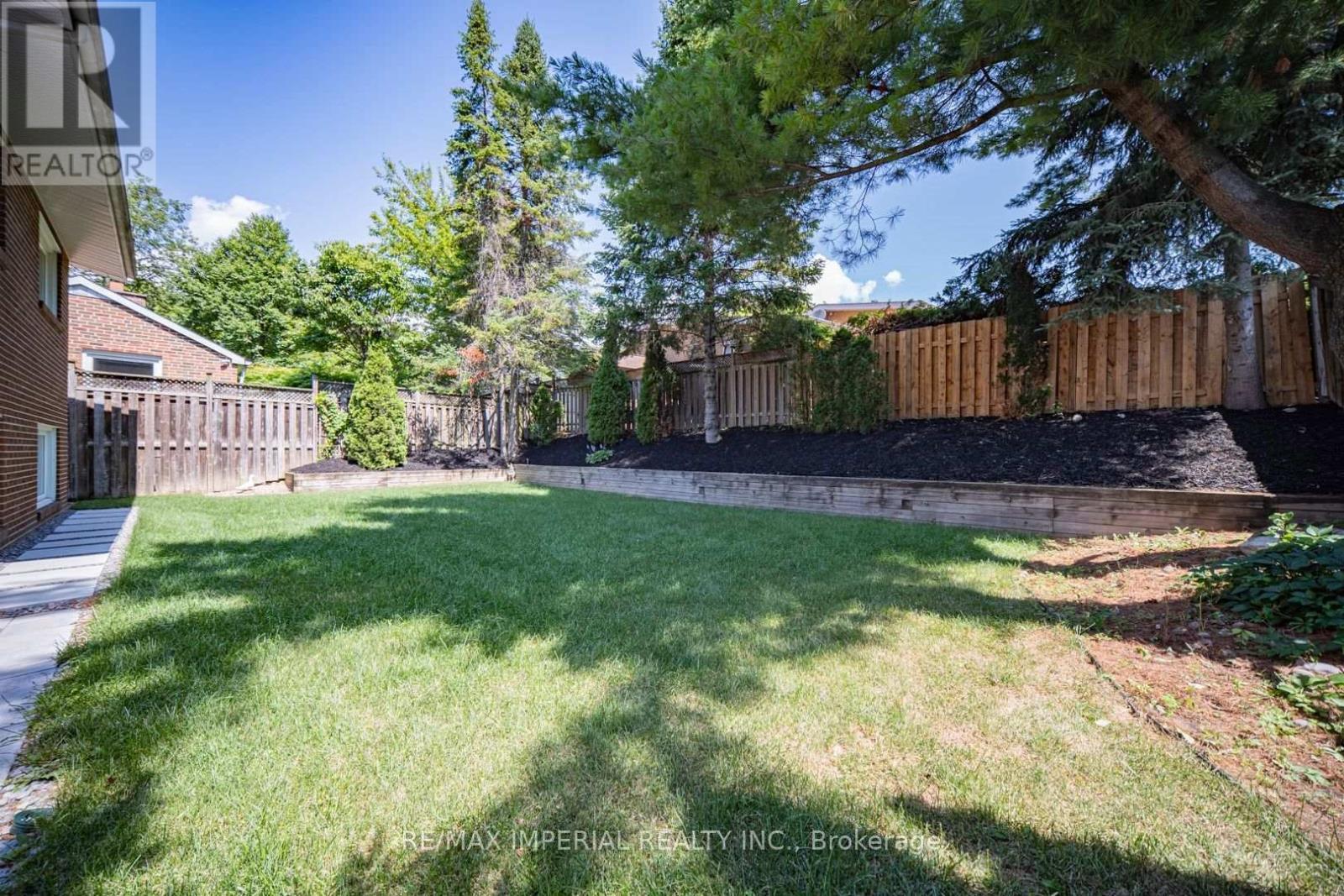 4 Quincy Crescent, Toronto, ON