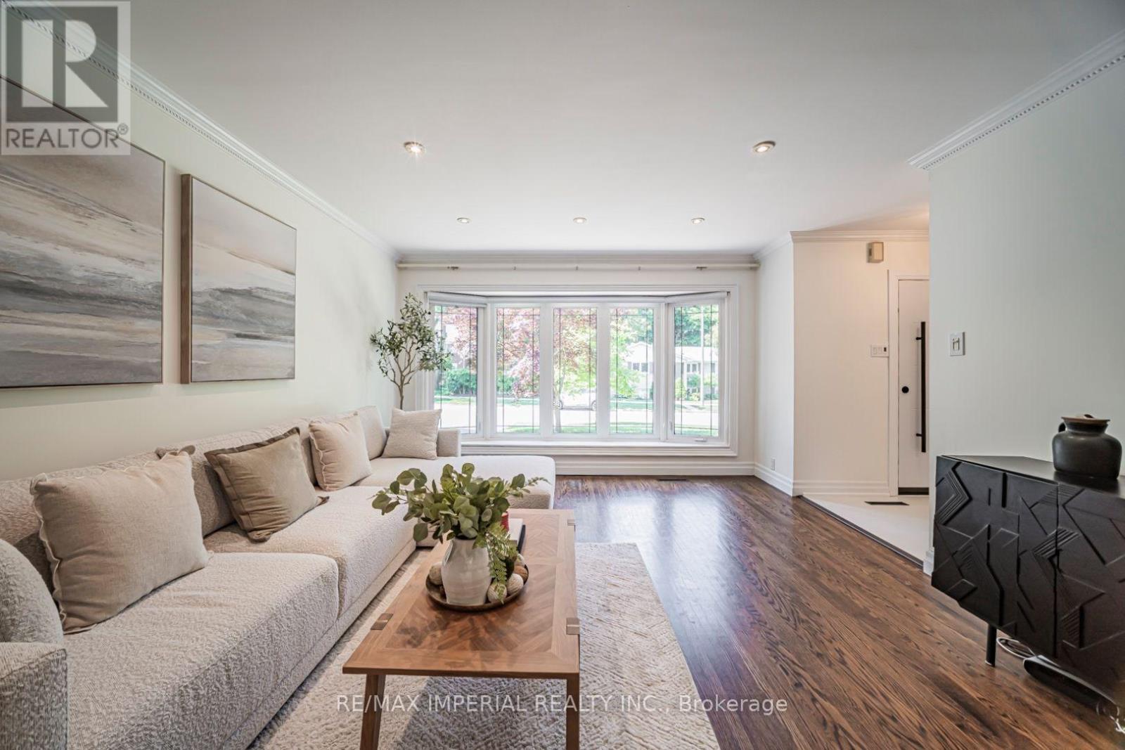 4 Quincy Crescent, Toronto, ON