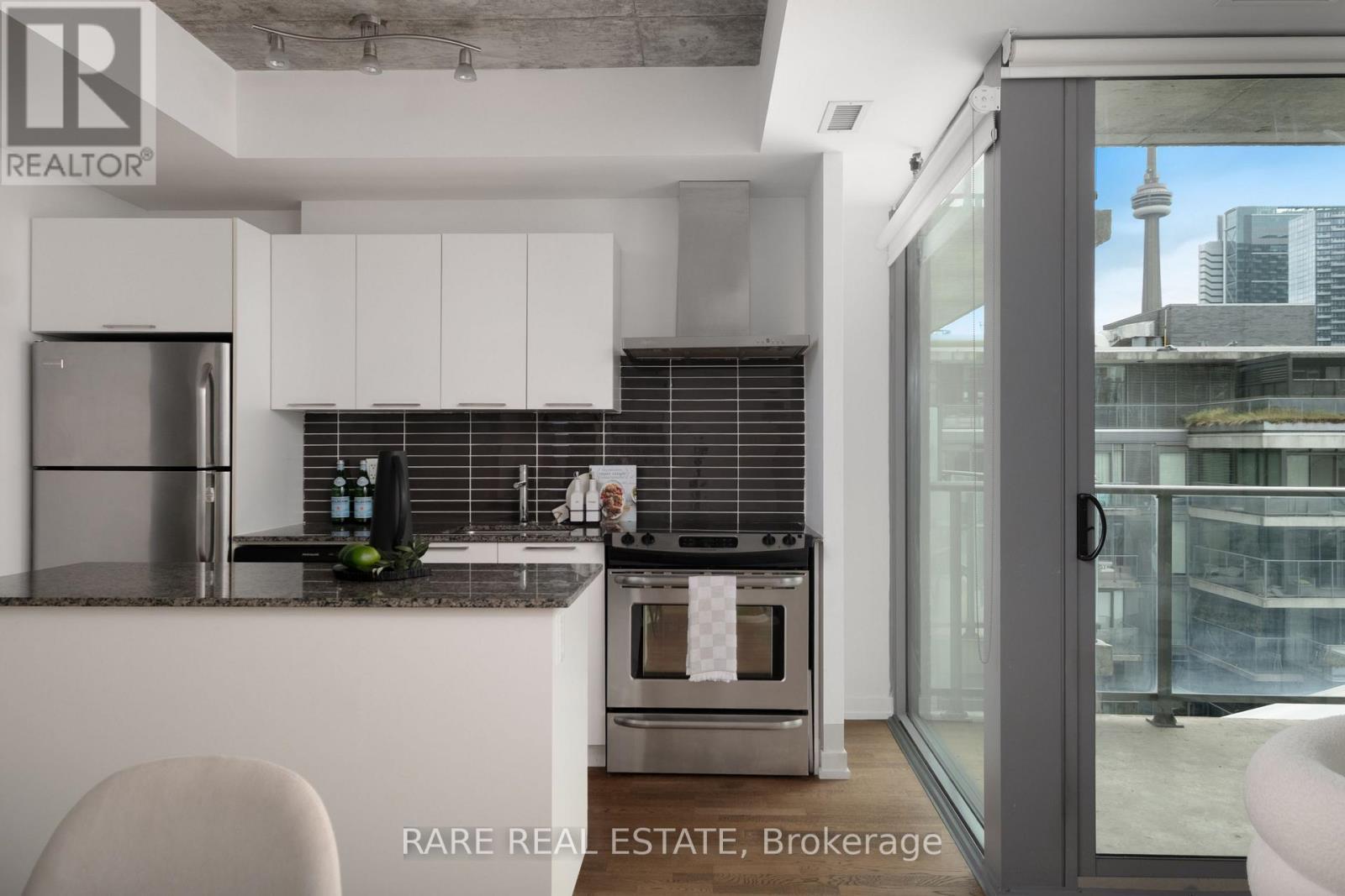 919 - 95 Bathurst Street, Toronto, ON - Indoor Photo Showing Kitchen With Upgraded Kitchen
