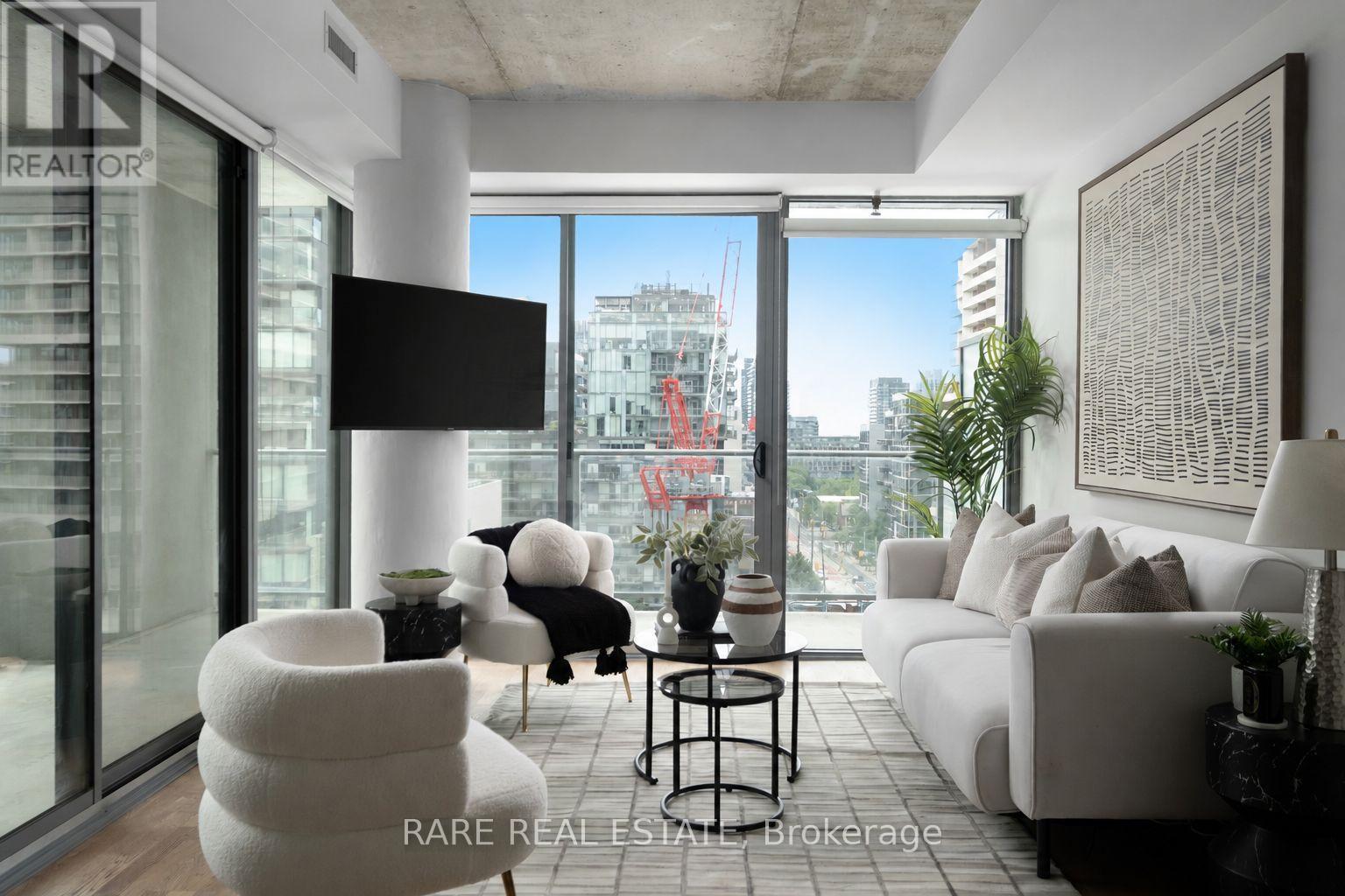 *pillar mount TV possible* - 919 - 95 Bathurst Street, Toronto, ON - Indoor Photo Showing Living Room