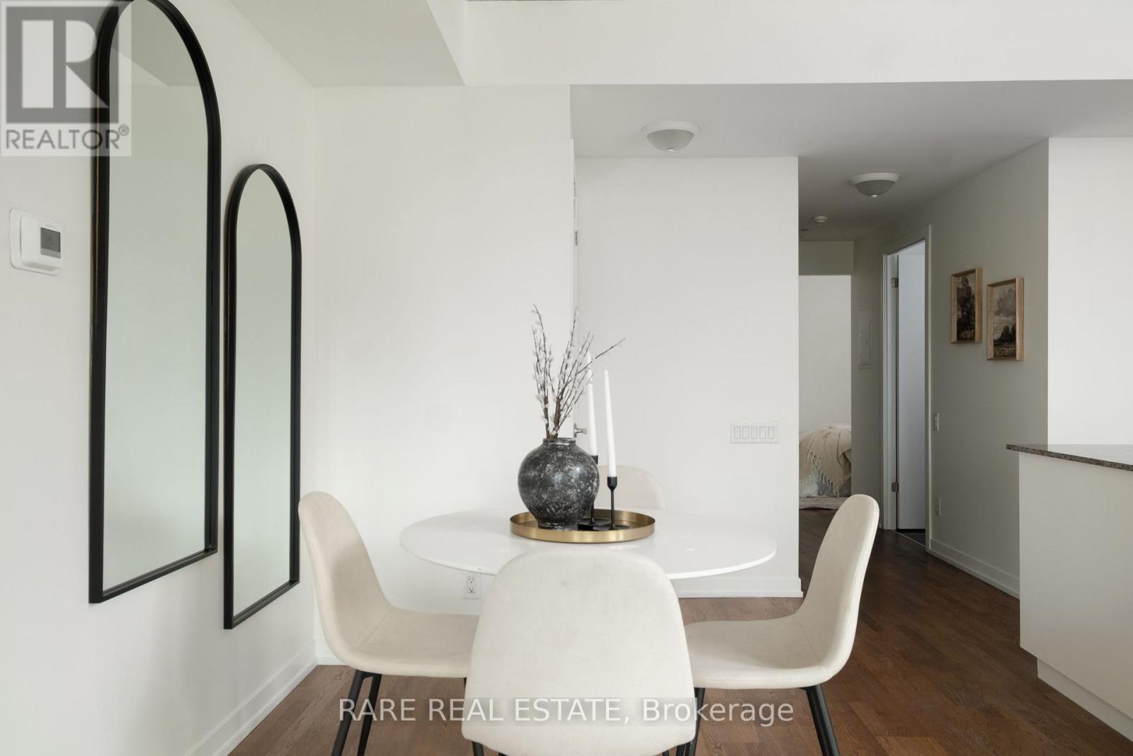 919 - 95 Bathurst Street, Toronto, ON - Indoor