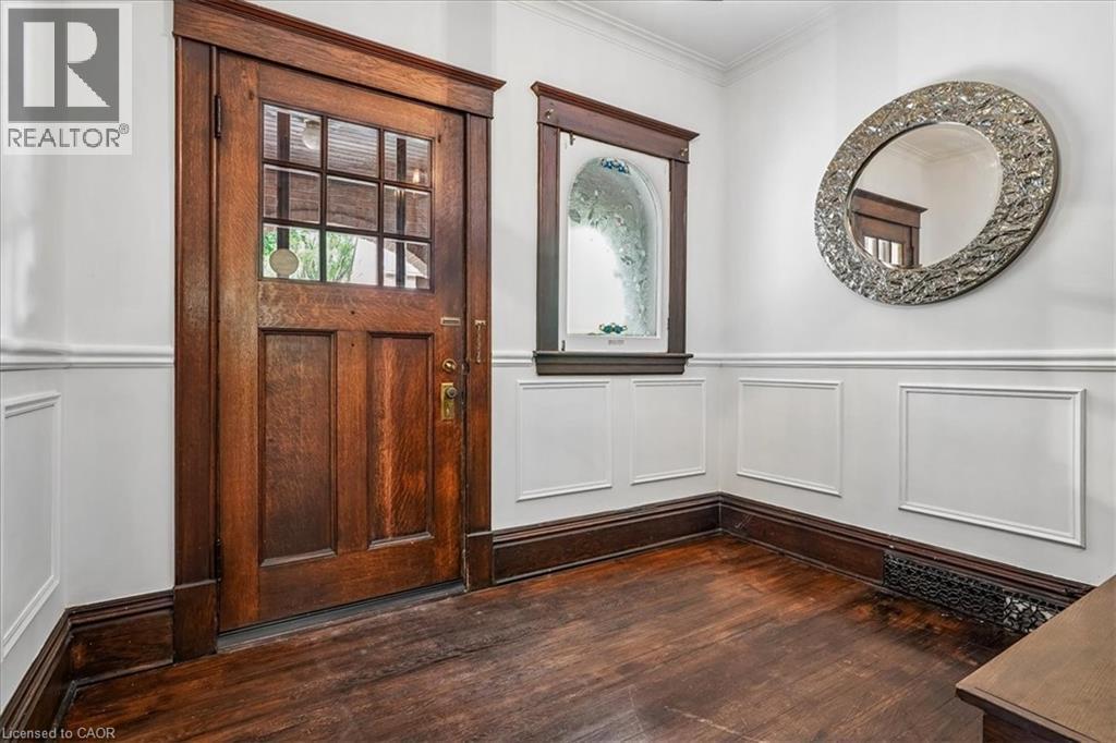 33 Saint Clair Avenue, Hamilton, ON