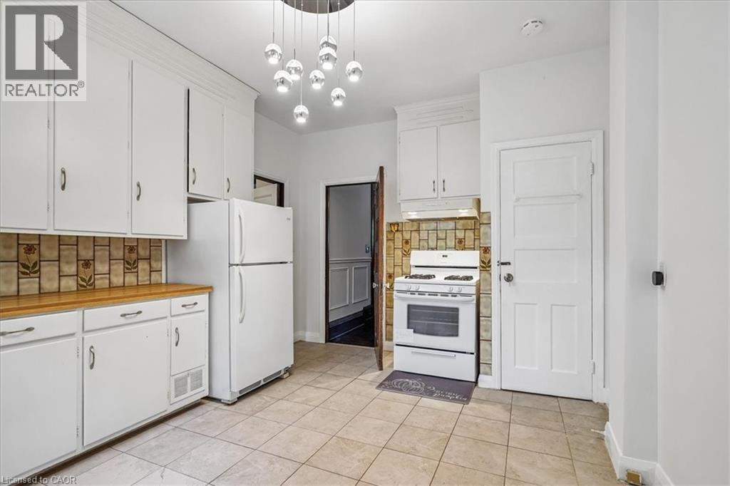 33 Saint Clair Avenue, Hamilton, ON