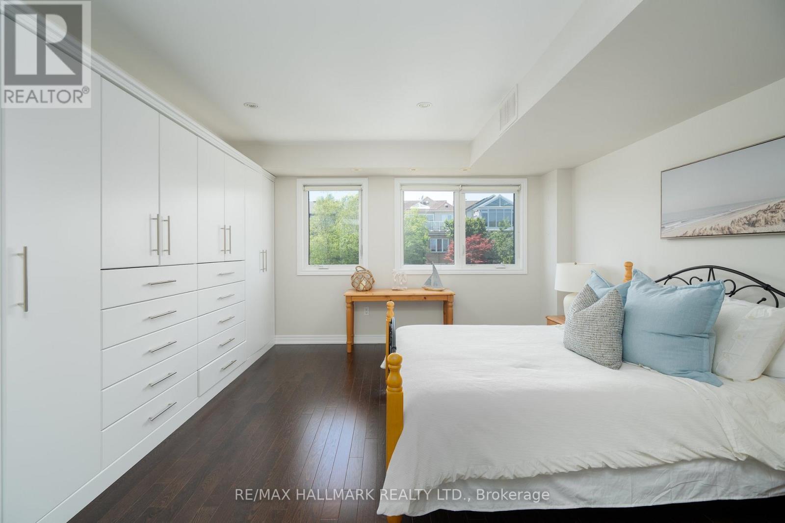 82 Woodbine Avenue, Toronto, ON