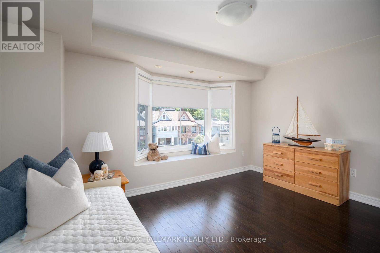 82 Woodbine Avenue, Toronto, ON