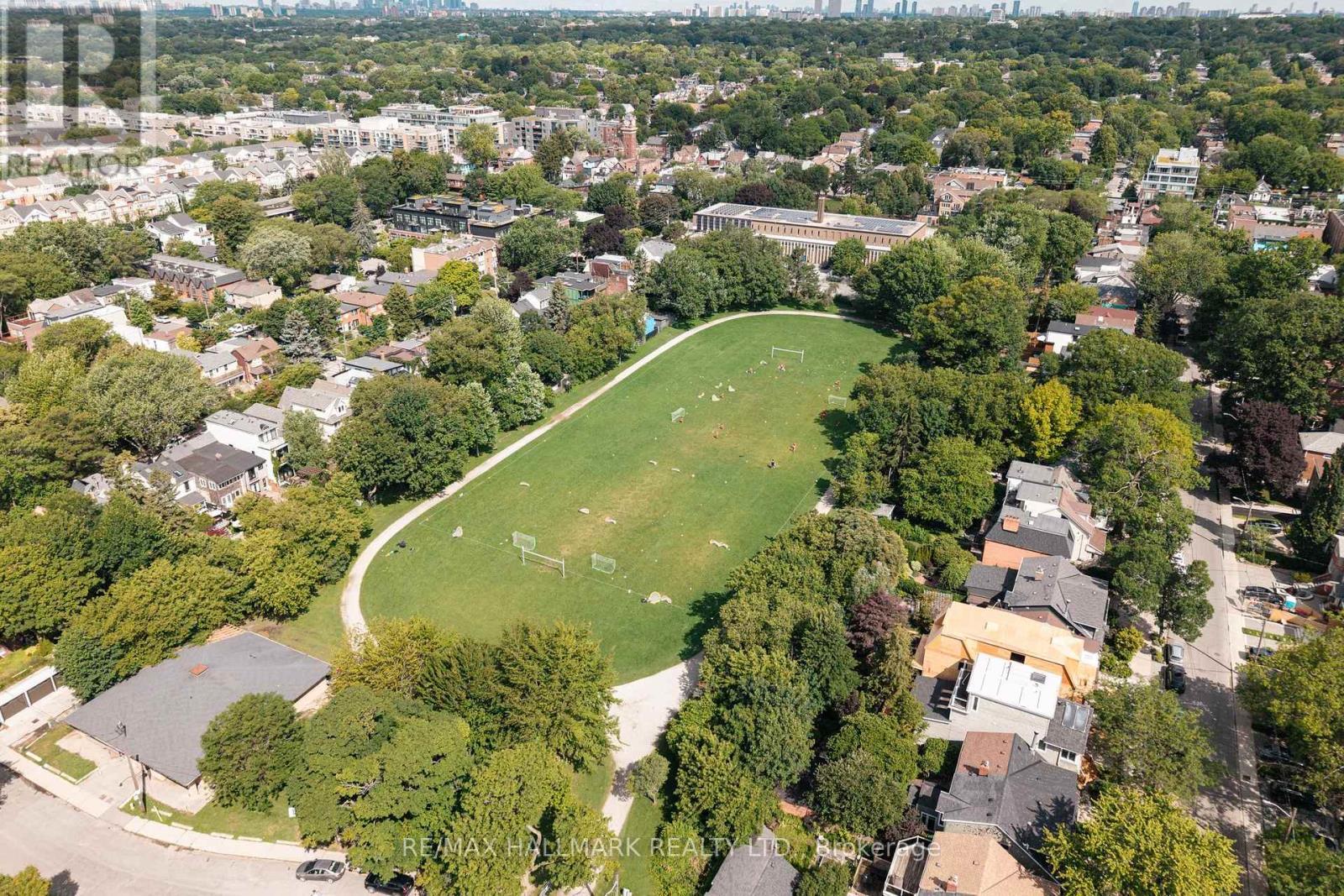 82 Woodbine Avenue, Toronto, ON