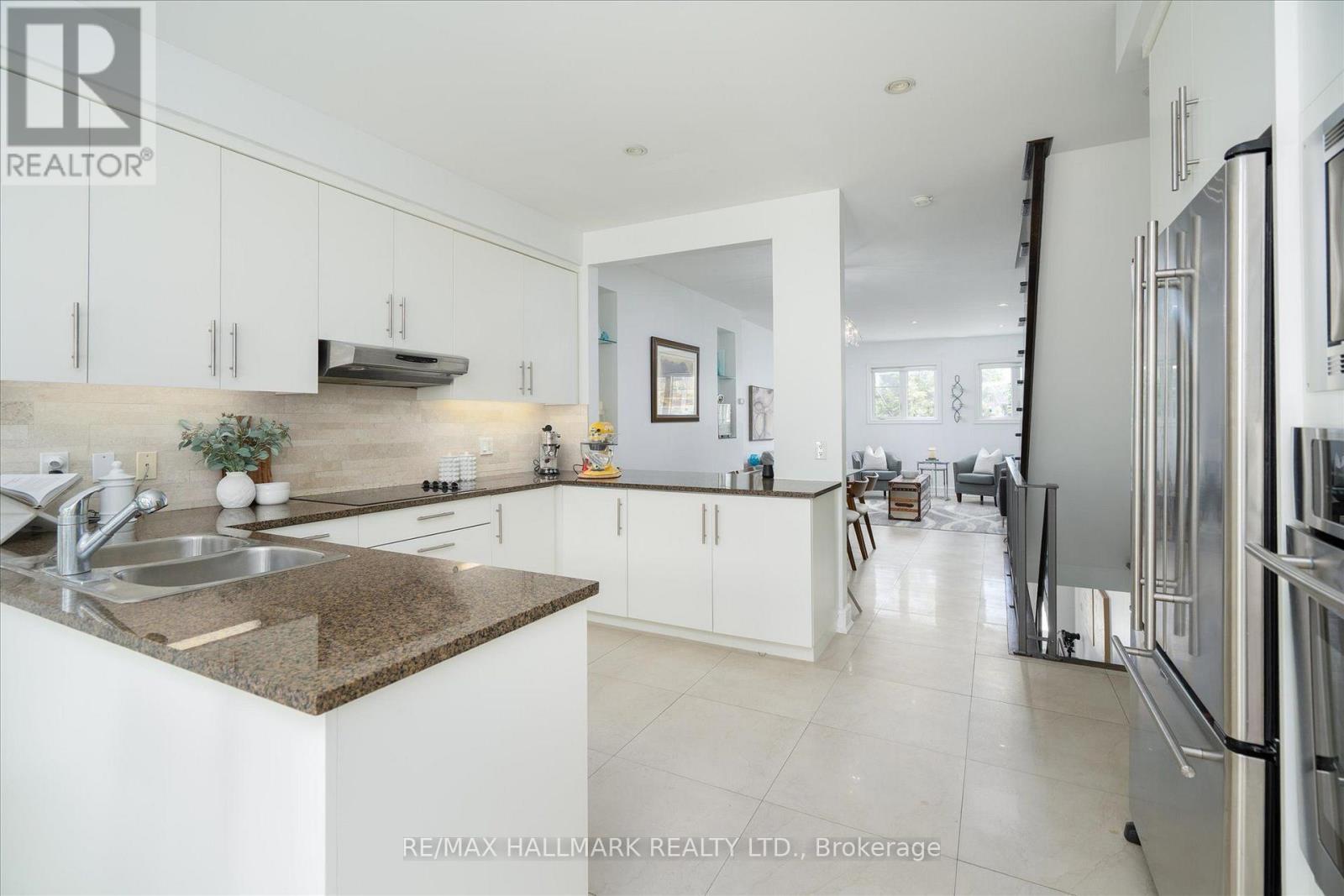 82 Woodbine Avenue, Toronto, ON