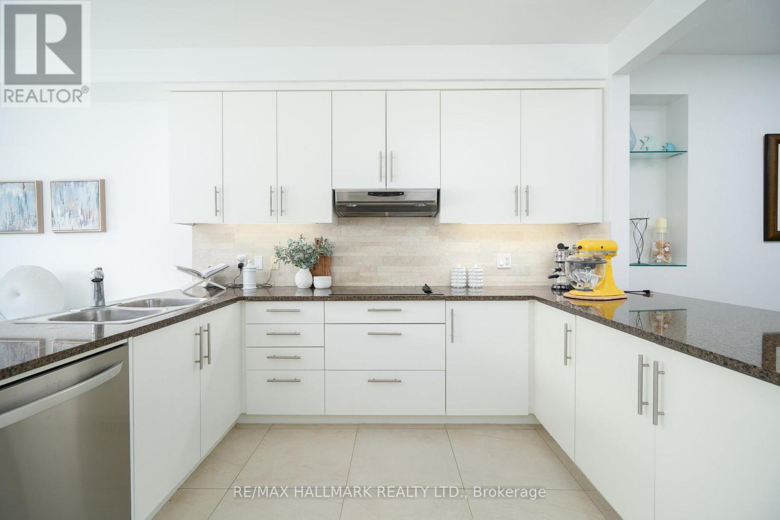 82 Woodbine Avenue, Toronto, ON