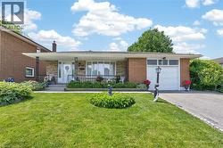 11 FASSETT Avenue  Hamilton, ON L9C 4E6