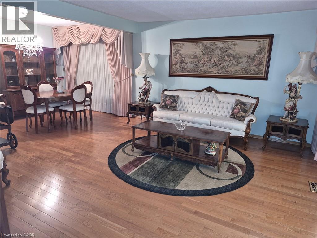 Hardwood flooring - 11 Fassett Avenue, Hamilton, ON - Indoor Photo Showing Living Room