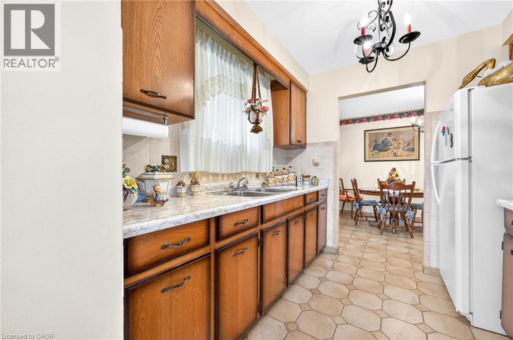 11 Fassett Avenue, Hamilton, ON - Indoor Photo Showing Kitchen With Double Sink