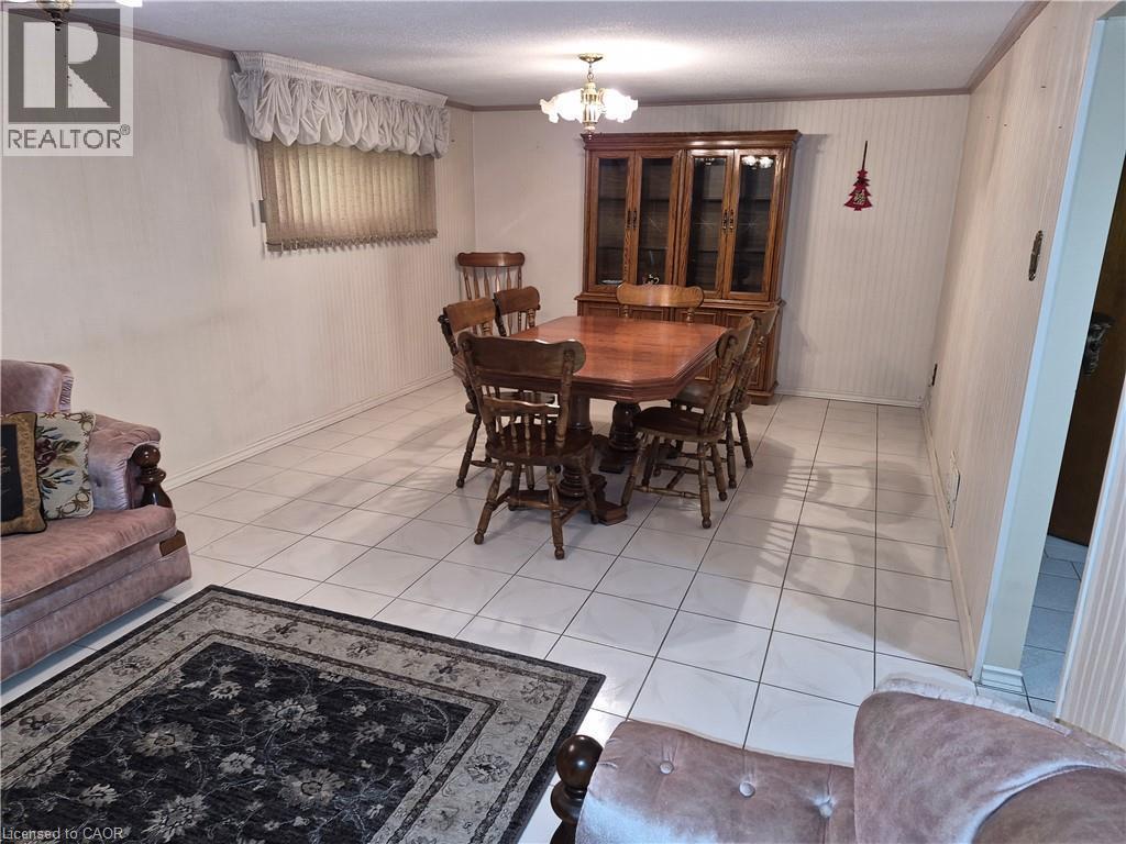 11 Fassett Avenue, Hamilton, ON - Indoor Photo Showing Dining Room