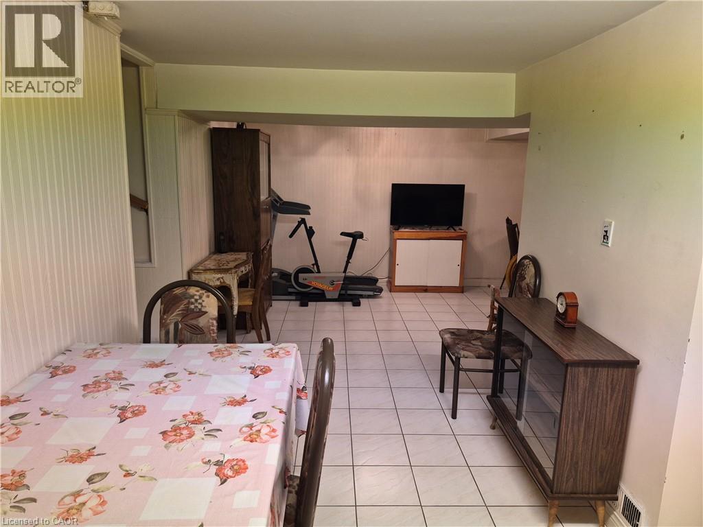 11 Fassett Avenue, Hamilton, ON - Indoor