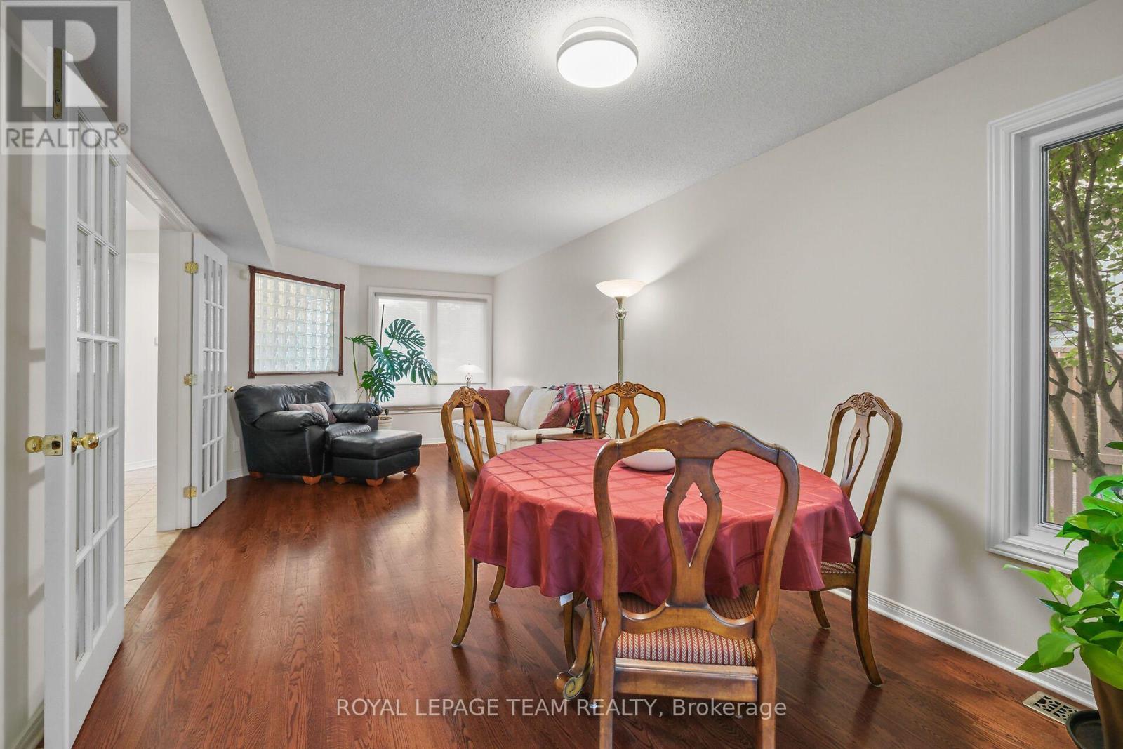 Lots of space for family & friends. - 70 College Circle, Ottawa, ON