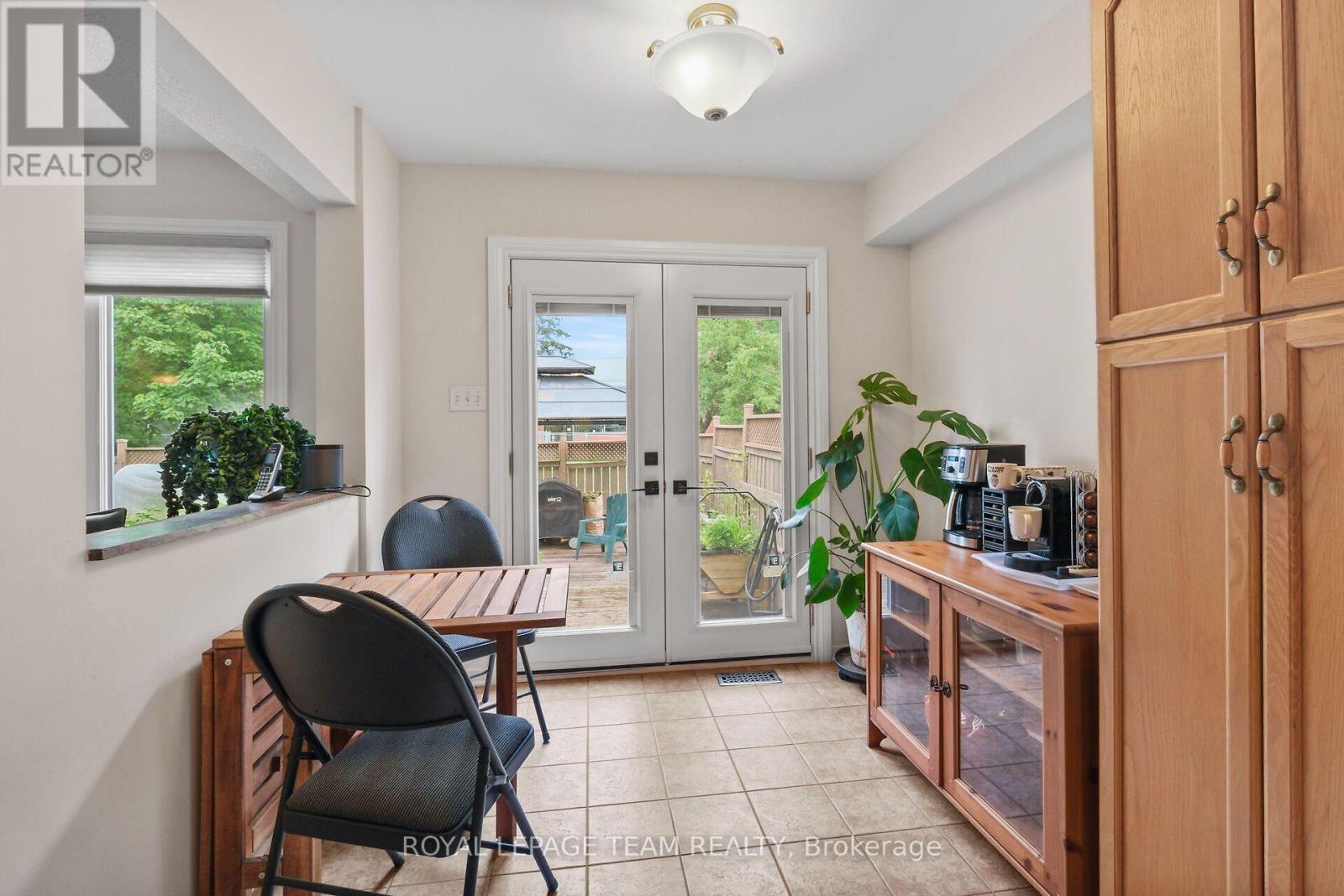Tiled Breakfast area. - 70 College Circle, Ottawa, ON