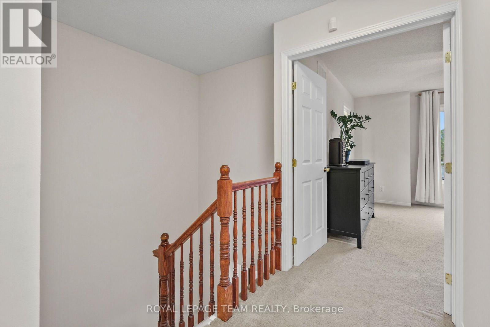 2nd level hallway. - 70 College Circle, Ottawa, ON