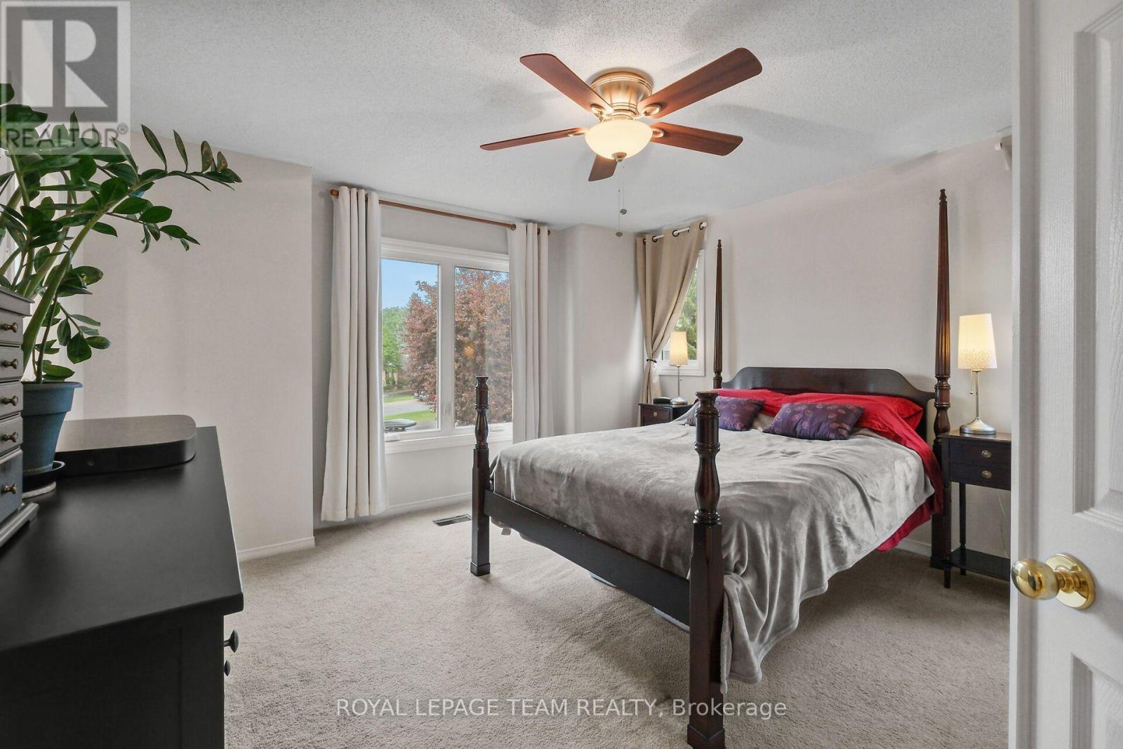 Large Primary BR w/3pc Ensuite & W/I closet. - 70 College Circle, Ottawa, ON