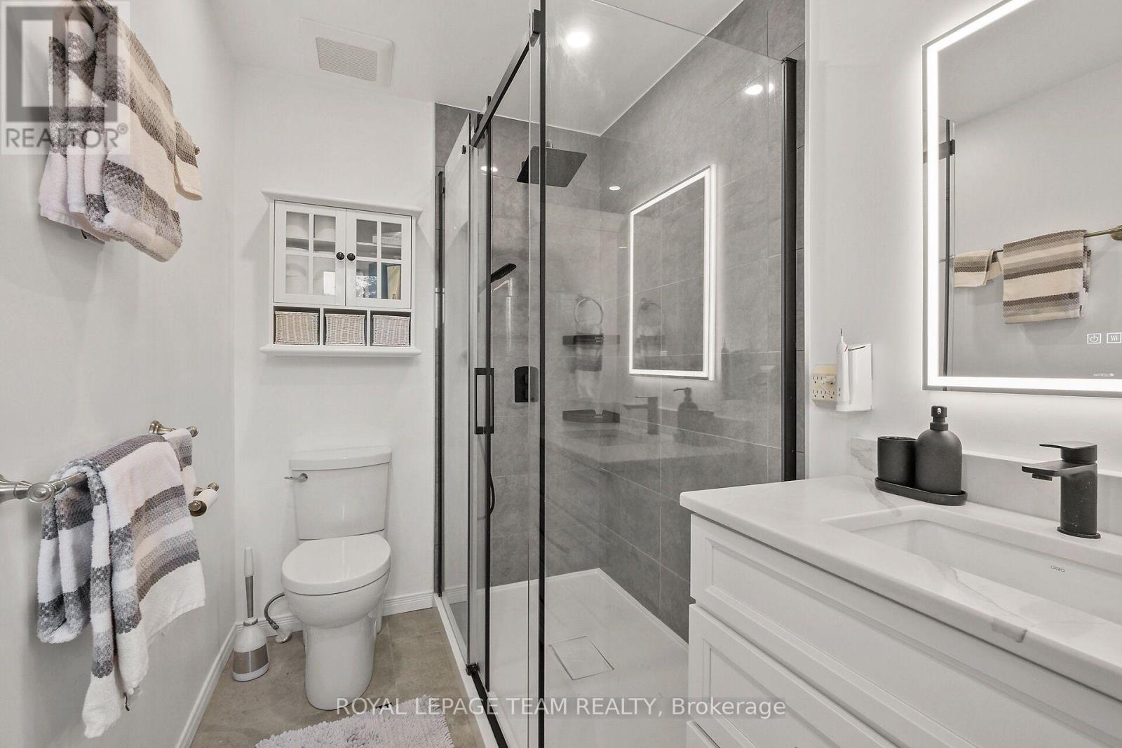 Glass shower in 3pc Ensuite. - 70 College Circle, Ottawa, ON