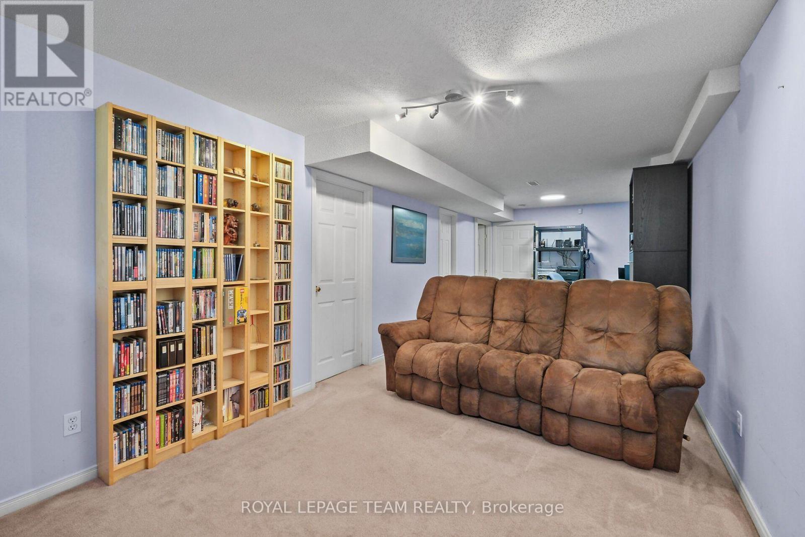 Rec Rm w/lots of space! - 70 College Circle, Ottawa, ON